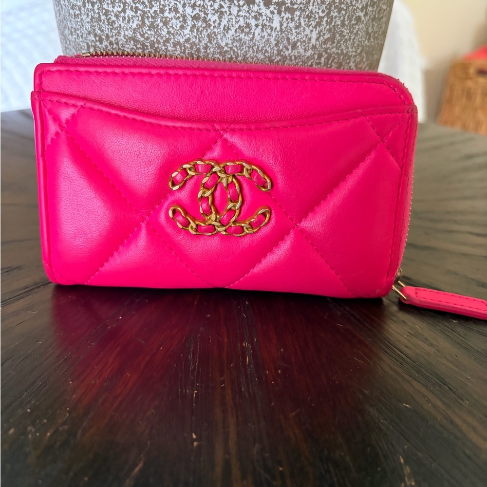 Chanel 19 Lambskin zip compact wallet/cardcase